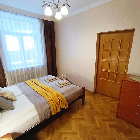 Old Town Retreat With Stunning Views 2 Bedroom Apartment Nearby The Church Of Saint Peter Riga Buitenkant foto
