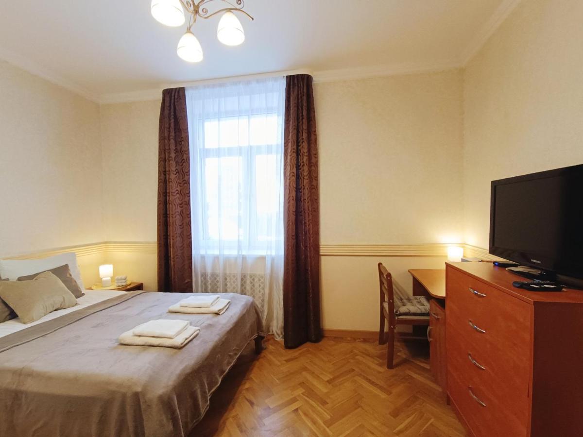 Old Town Retreat With Stunning Views 2 Bedroom Apartment Nearby The Church Of Saint Peter Riga Buitenkant foto