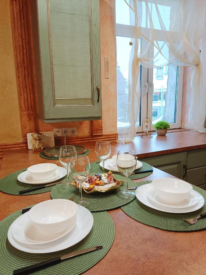 Old Town Retreat With Stunning Views 2 Bedroom Apartment Nearby The Church Of Saint Peter Riga Buitenkant foto