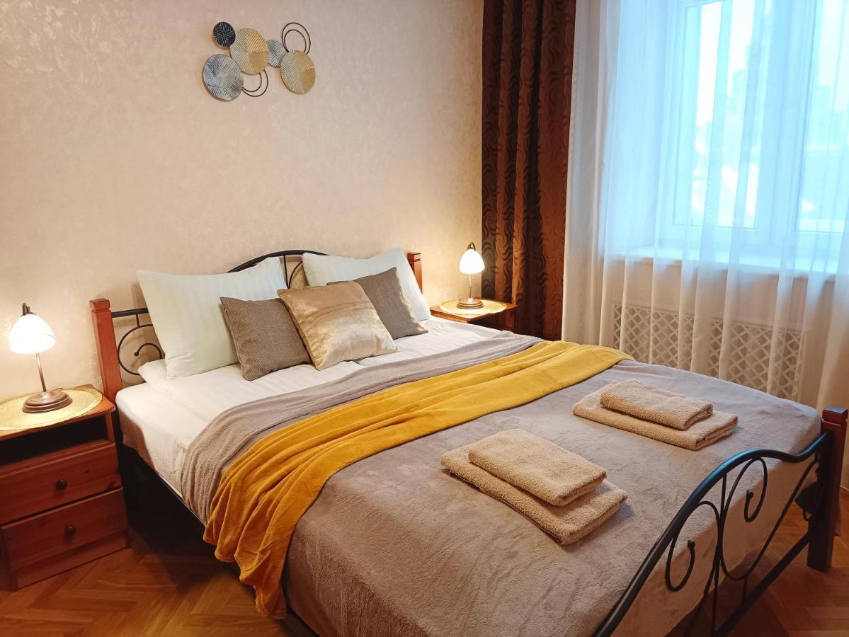 Old Town Retreat With Stunning Views 2 Bedroom Apartment Nearby The Church Of Saint Peter Riga Buitenkant foto