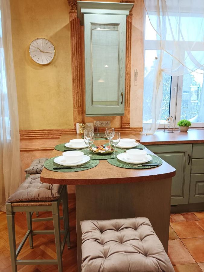 Old Town Retreat With Stunning Views 2 Bedroom Apartment Nearby The Church Of Saint Peter Riga Buitenkant foto
