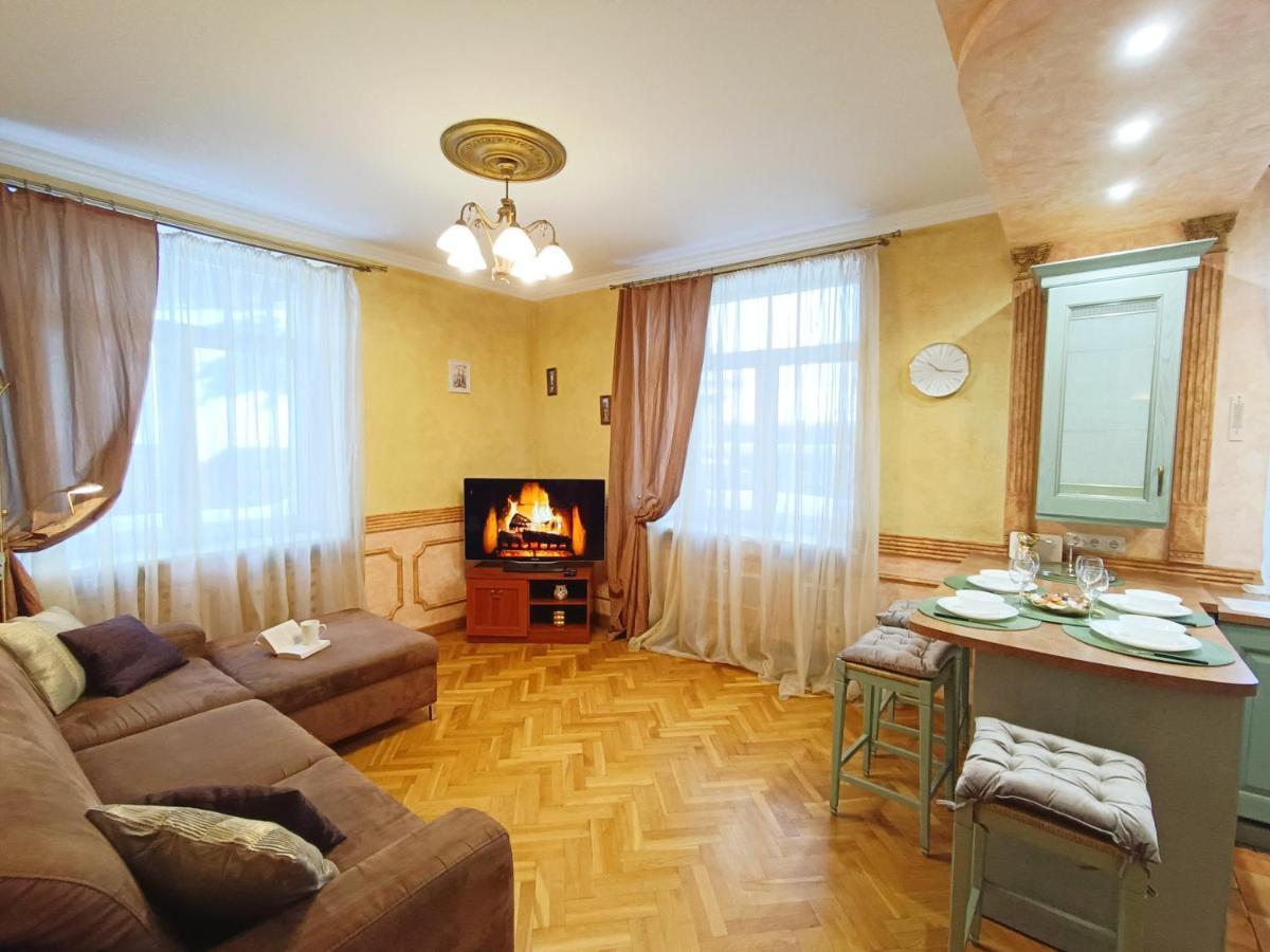 Old Town Retreat With Stunning Views 2 Bedroom Apartment Nearby The Church Of Saint Peter Riga Buitenkant foto