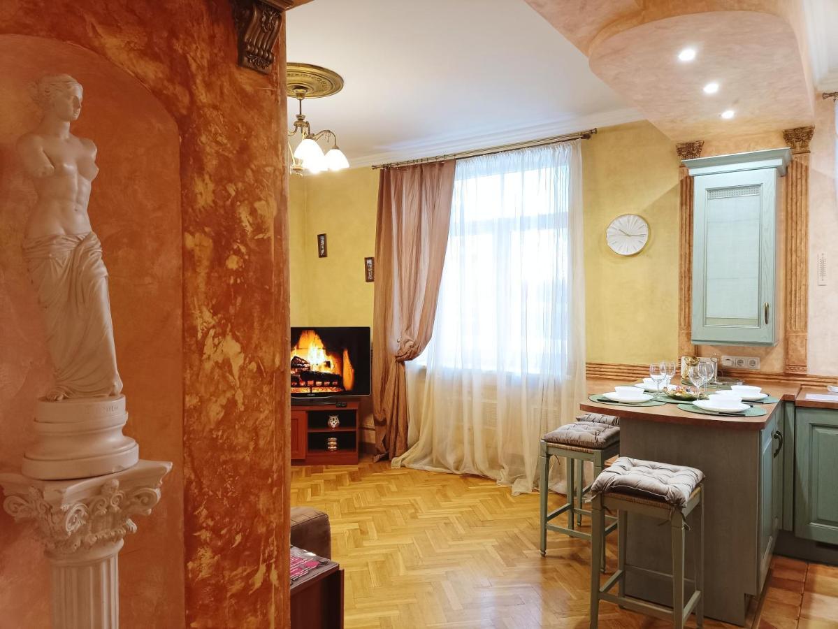 Old Town Retreat With Stunning Views 2 Bedroom Apartment Nearby The Church Of Saint Peter Riga Buitenkant foto