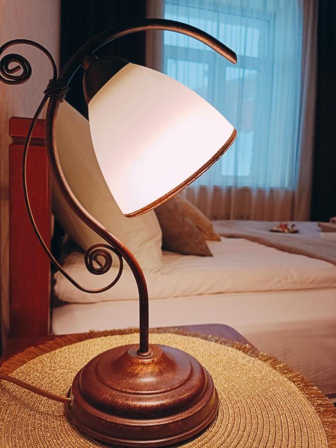 Old Town Retreat With Stunning Views 2 Bedroom Apartment Nearby The Church Of Saint Peter Riga Buitenkant foto